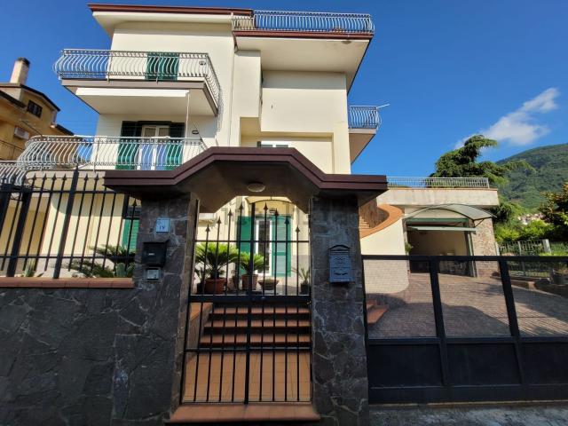 Casa in vendita a Baronissi, Salerno