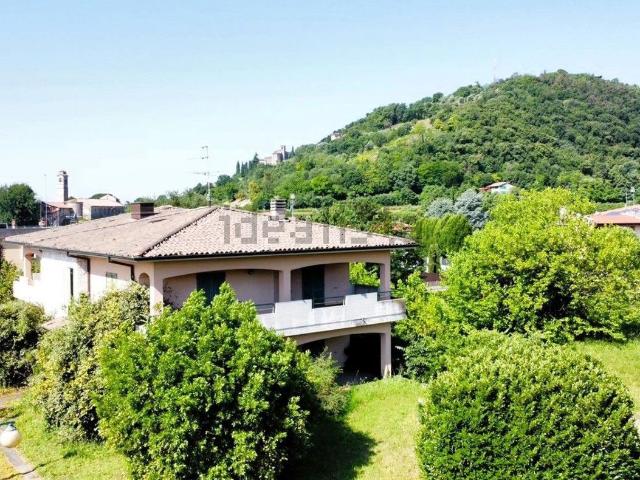 Casa in vendita a Villaggio Famiglia, Rovato
