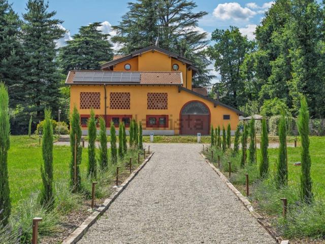 Casa in vendita a Samarate, Lombardia