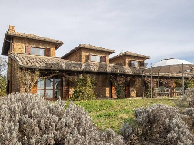 Casa in vendita a Capranica, Lazio