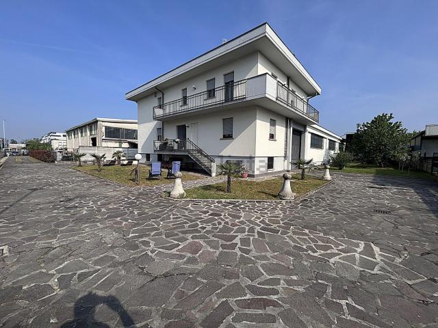 Casa in vendita a Pontoglio, Lombardia