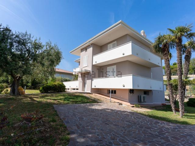 Casa in vendita a Marina Picena, Marche