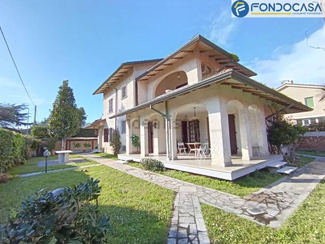 Casa in vendita a Marina di Carrara, Carrara