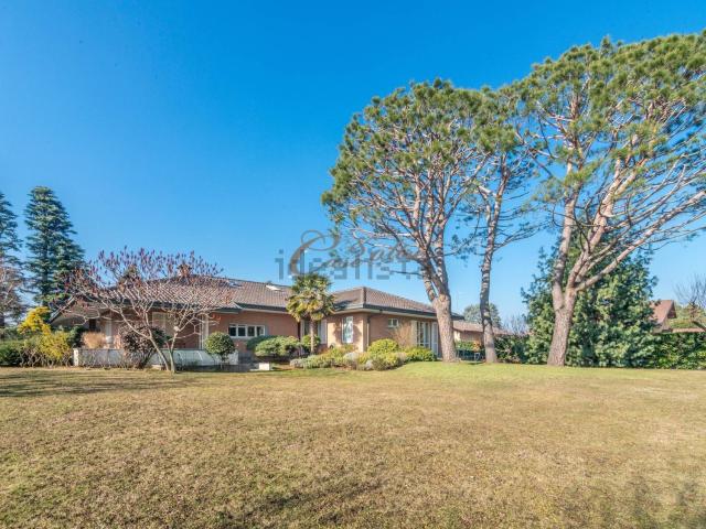 Casa in vendita a Fenegrò, Lombardia
