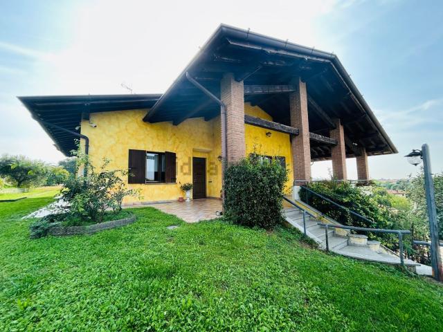 Casa in vendita a Lonato, Lombardia