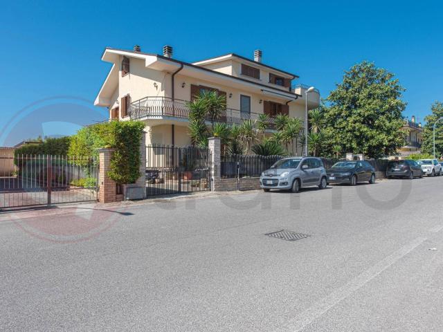 Casa in vendita a Roccasecca, Lazio