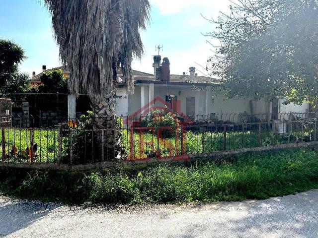 Casa in vendita a Latina, Lazio