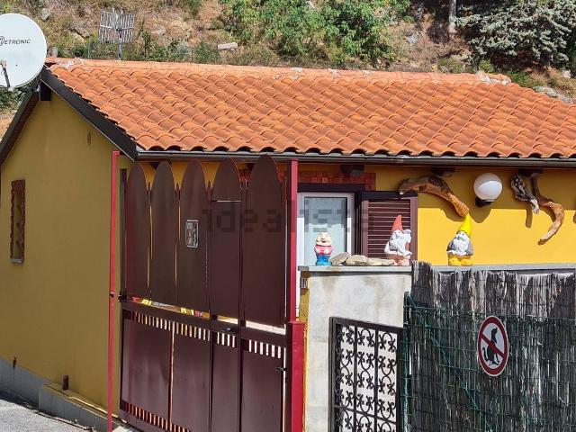Casa in vendita a Cisano Sul Neva, Liguria
