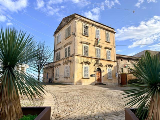 Casa in vendita a Paese Alto, Marche