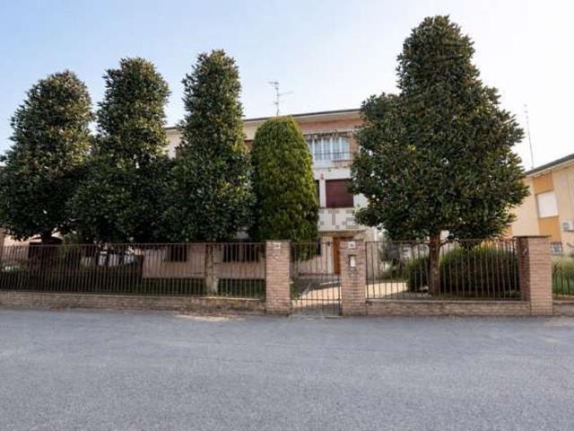 Casa in vendita a Unione Comuni Modenesi Area Nord, Mirandola
