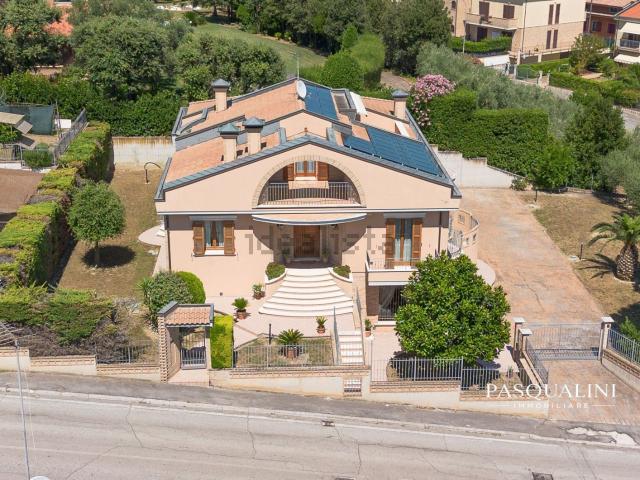 Casa in vendita a Fornaci, Marche