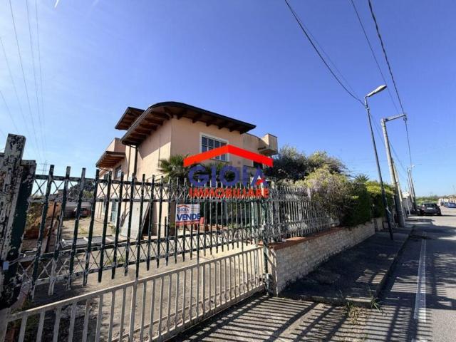 Casa in vendita a Cancello Ed Arnone, Campania