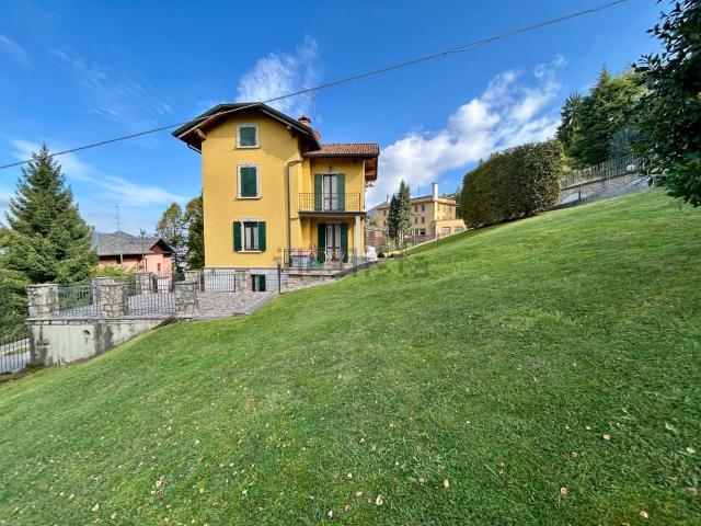 Casa in vendita a Selvino, Lombardia