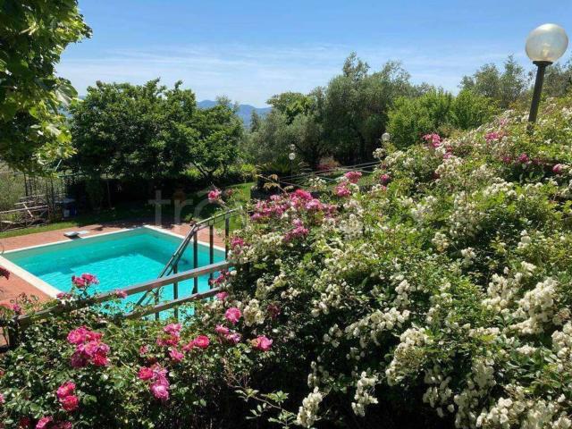 Casa in vendita a Montale Alto, Montale
