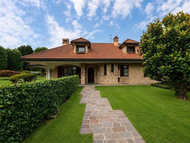 Casa in vendita a Guanzate, Lombardia