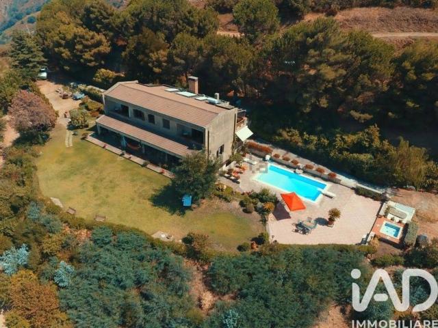 Casa in vendita a Santa Lucia Di, Sicilia