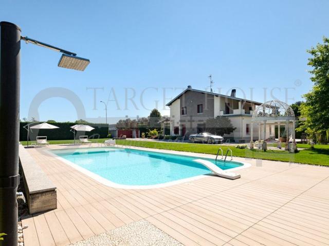 Casa in vendita a Robecco Sul Naviglio, Lombardia