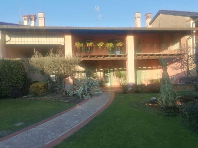 Casa in vendita a Villaggio Famiglia, Rovato