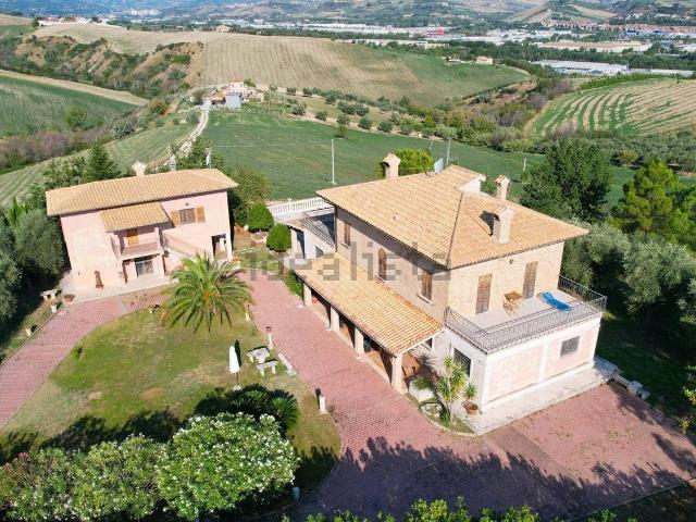 Casa in vendita a Unione dei Comuni della Val Vibrata, Ancarano