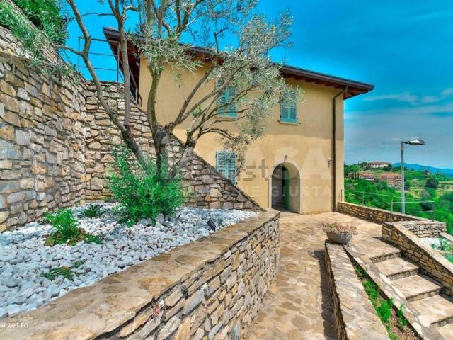 Casa in vendita a Quattro Strade, Montevecchia
