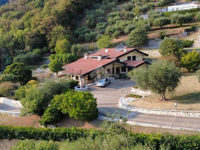 Casa in vendita a Pove del Grappa, Vicenza