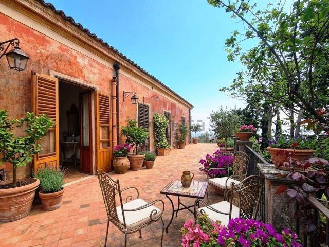 Casa in vendita a Giarre, Sicilia