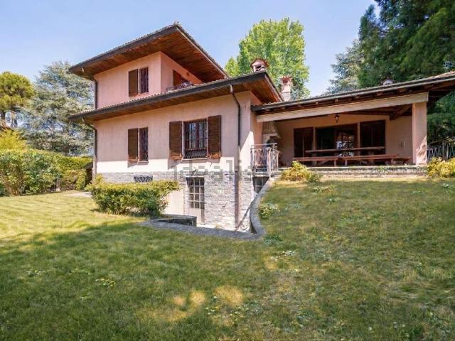 Casa in vendita a Varese, Lombardia