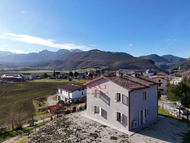 Casa in vendita a Marche, Macerata