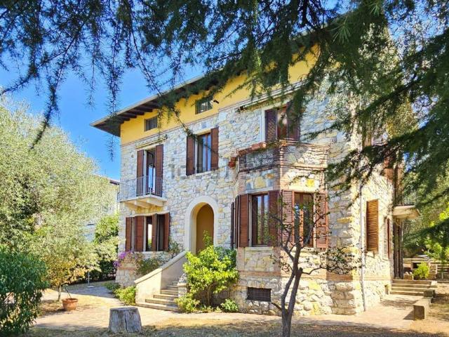 Casa in vendita a Albisano, Torri del Benaco