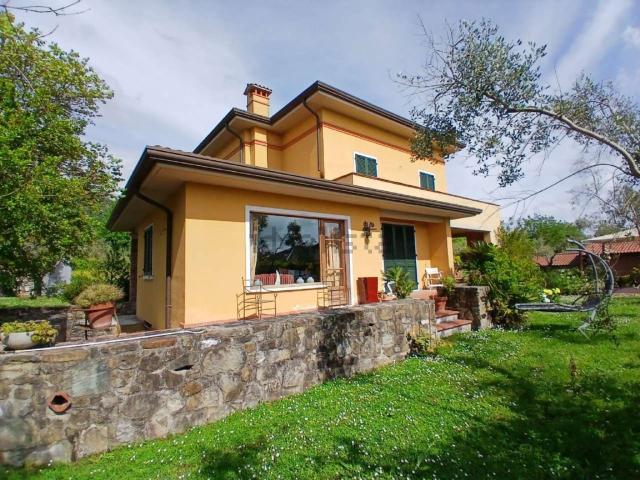 Casa in vendita a Carrara, Toscana