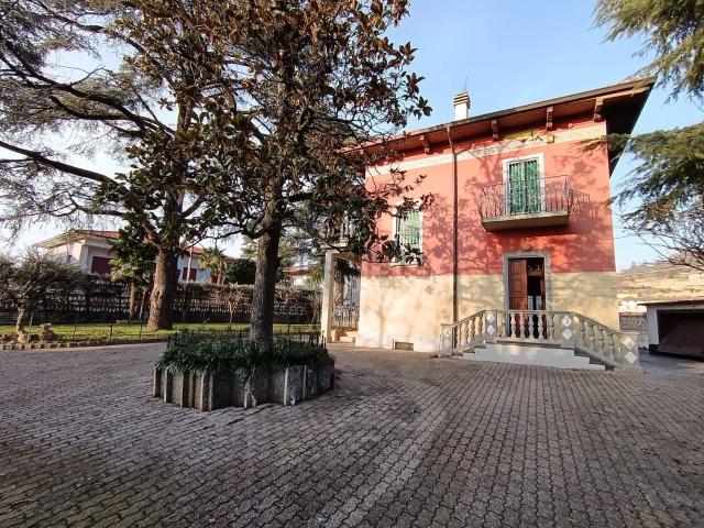 Casa in vendita a Carobbio Degli Angeli, Lombardia