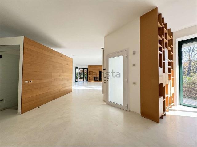 Casa in vendita a Guanzate, Lombardia