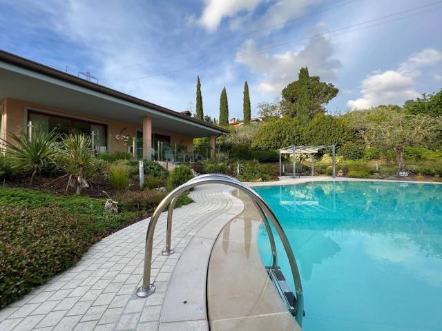 Casa in vendita a Castelnuovo Del Garda, Veneto