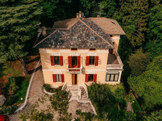 Casa in vendita a Brunate, Lombardia