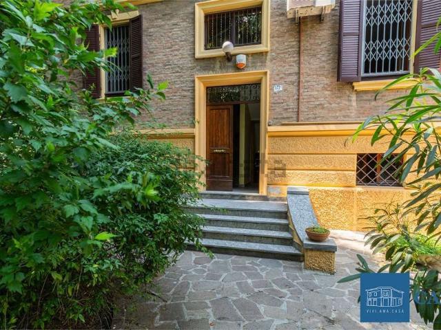 Casa in vendita a Modena, Quartiere Albareto