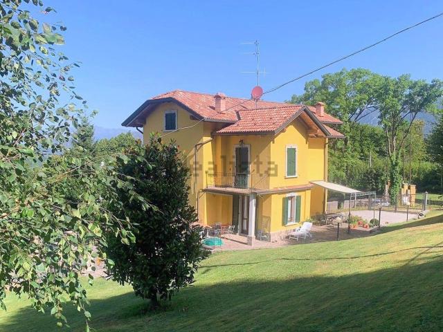 Casa in vendita a Borgo storico Taramelli, Selvino