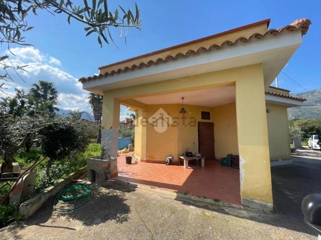 Casa in vendita a Carini, Sicilia