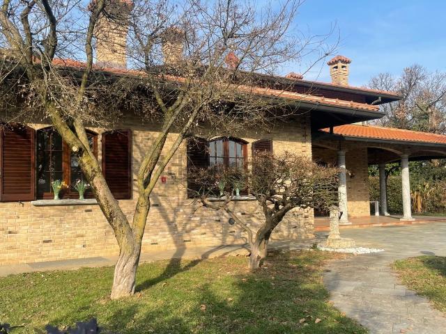 Casa in vendita a Brenna, Lombardia