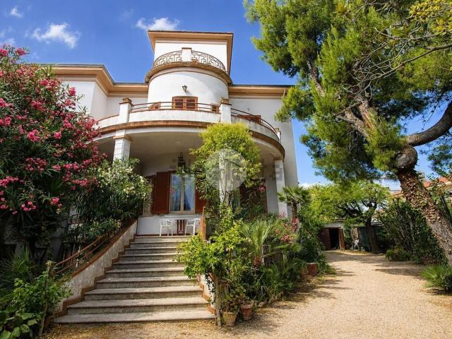 Casa in vendita a Roseto Degli Abruzzi, Abruzzo