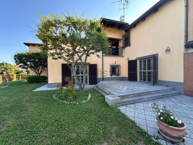 Casa in vendita a Agrate, Agrate Conturbia