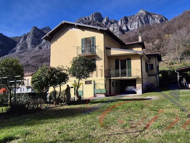 Casa in vendita a Laorca, Lecco