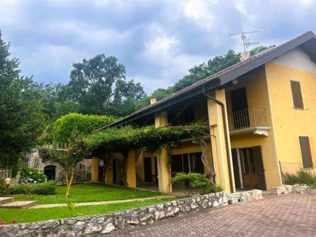 Casa in vendita a Travedona Monate, Lombardia