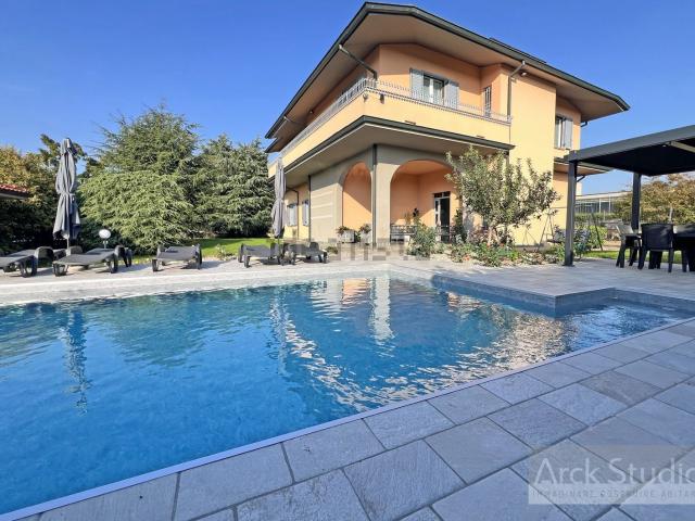Casa in vendita a Cassano D'adda, Lombardia