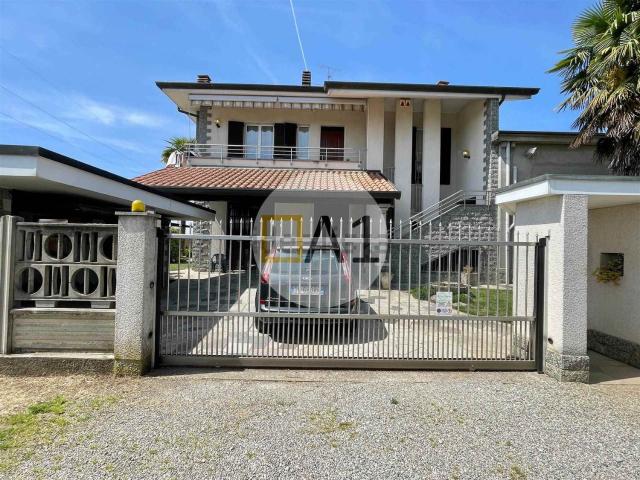 Casa in vendita a Lazzate, Lombardia