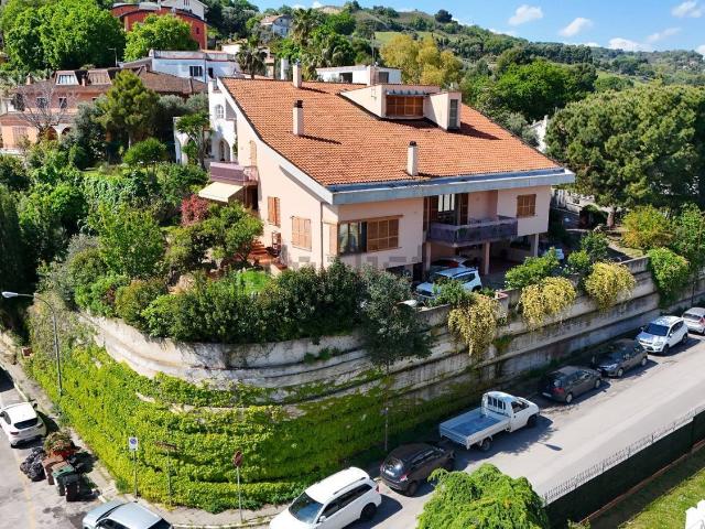 Casa in vendita a Paese Alto, Marche