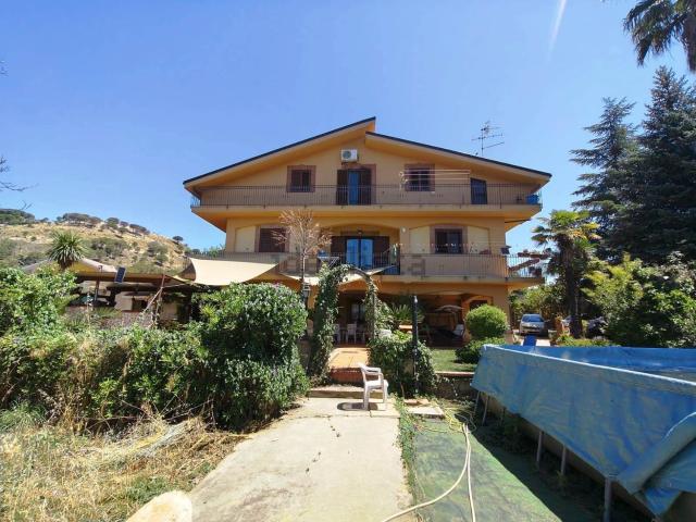 Casa in vendita a Piazza, Sicilia
