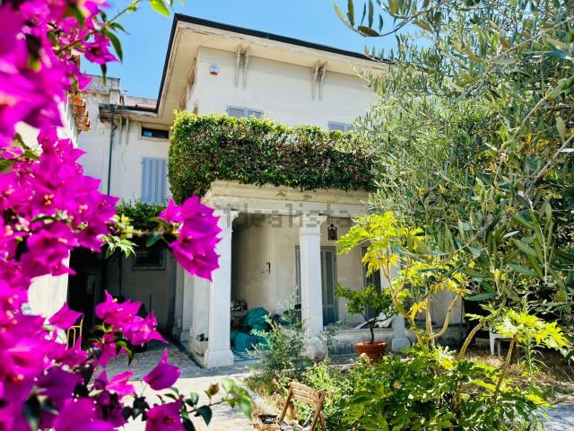 Casa in vendita a Marina di Carrara, Carrara