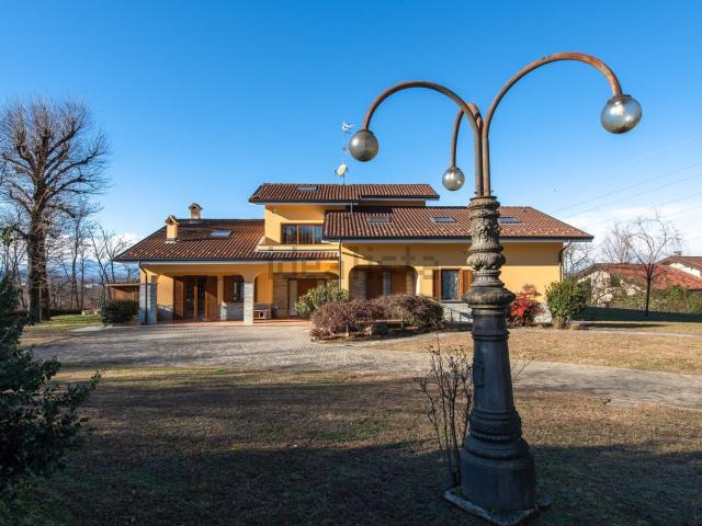 Casa in vendita a Golasecca, Varese