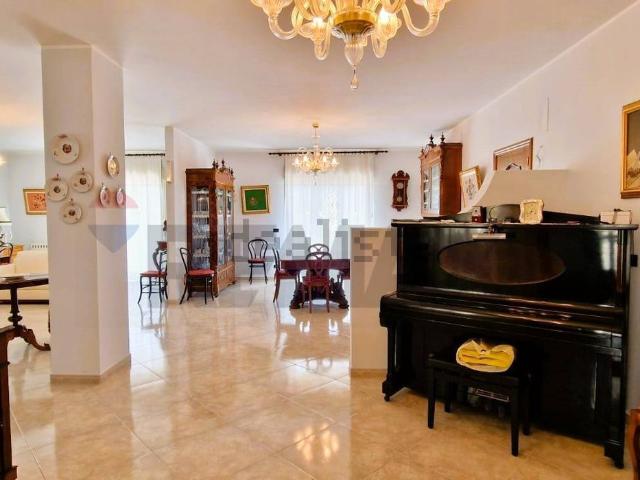 Casa in vendita a Giarre, Sicilia