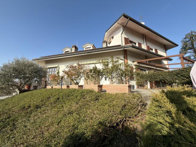 Casa in vendita a Usmate Velate, Usmate